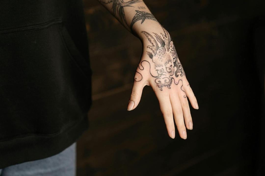 Tatouage éphémère : pourquoi l&rsquo;adopter et comment l&rsquo;appliquer sur sa peau ?